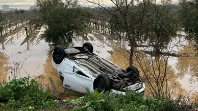 Kaza yaptı arabasını bırakıp kaçtı