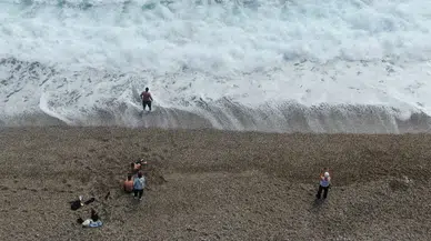 Antalya mart ayında kış ve yaz mevsimini bir arada yaşıyor