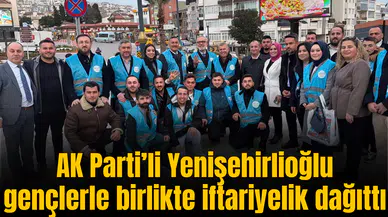 AK Parti’li Yenişehirlioğlu gençlerle birlikte iftariyelik dağıttı
