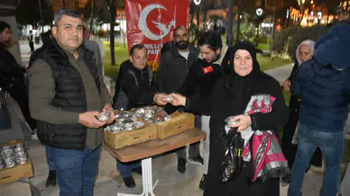 Milli Yol Partisi Kadir Gecesi’nde helva dağıttı