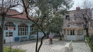 Kula’da 450 yıllık camii asırlara meydan okuyor