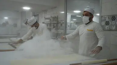 Ustaların baklava mesaisi başladı