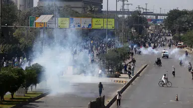 Pakistan'da ABD Konsolosluğu önünde kan aktı