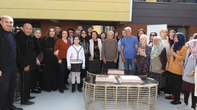 Manisa Lisesi öğrencilerinden huzurevine anlamlı ziyaret