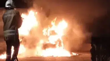 Park halindeki motosiklet alevlere teslim oldu