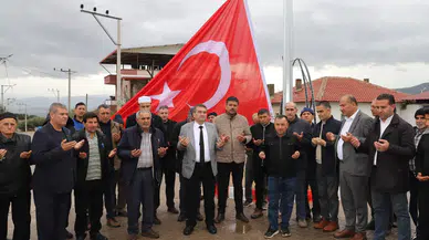 Saruhanlı'da Türk bayrağı dualar eşliğinde göndere çekildi