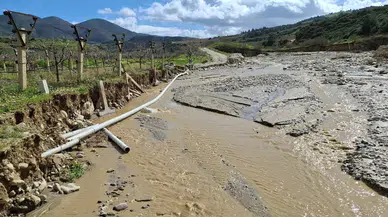 Manisa'nın o mahallesinde su taşkını yaşandı