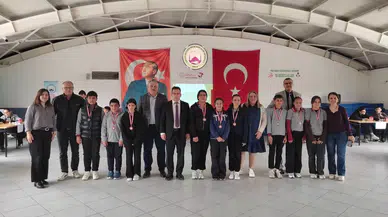 Bilgi yarışmasında dereceye girenler ödüllendirildi