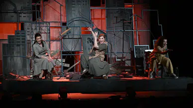 'Sen İstanbul'dan güzelsin' oyununa sanat severlerden tam not