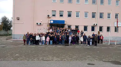 VELİLER ÖĞRENCİLERLE KAYBEDENİ OLMAYAN YARIŞMA ETKİNLİĞİNDE YARIŞTI