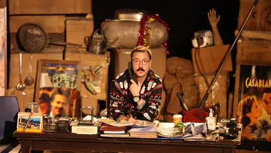 Tiyatro severleri heyecana boğan performans