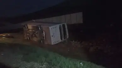 Taraftar midibüsü devrildi: 27 yaralı