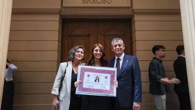 Özgür Özel'in kızı İpek Özel avukatlık ruhsatını aldı