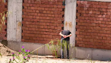 Acı son: Oğlunun gözü önünde 4. kattan düştü