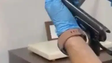 Başkan yardımcısının odasından ruhsatsız silah çıktı
