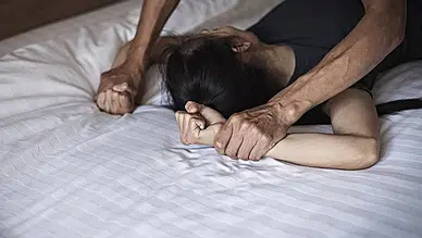 Genç kadına dehşeti yaşatan 5 kişi tutuklandı