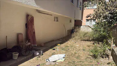3'üncü kattaki balkondan aşağıya düşen 4 yaşındaki çocuk yaralandı