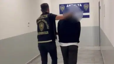 Kendini polis olarak tanıttı, sahte arama izniyle soygun yaptı