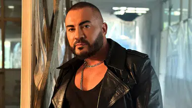 Ünlü şarkıcı İstanbul'un göbeğinde şarkı söyledi görenler gözlerine inanamadı