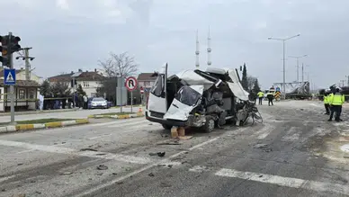 Freni patlayan tır ortalığı birbirine kattı: 7 araç birbirine girdi, 18 yaralı