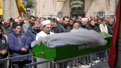 Kocası tarafından katledilmişti! 3 çocuk annesi son yolculuğa uğurlandı