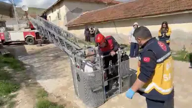 Baca temizlerken bayıldı, çatıdan itfaiye indirdi