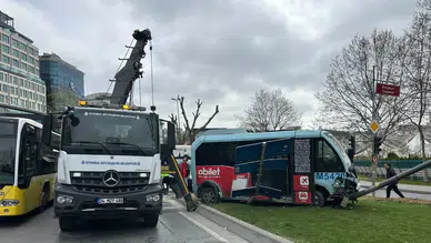 Minibüs ile otomobil çarpıştı: 5 yaralı