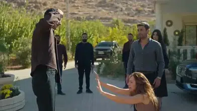 Uzak Şehir Şahin Ölüyor Mu? Şahin Kendini Vurdu! Alper Çankaya Diziden Ayrılıyor Mu?