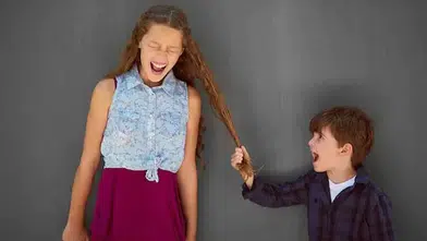 Çocuklarda saldırganlık bir anda başlamıyor: Uzmanlardan ailelere dikkat çeken uyarılar