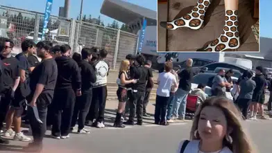 Çorap için 2,5 kilometrelik kuyruk oluşturdular