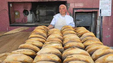 Annesini izleyerek öğrendi, kendi markasını kurdu: Demirci’nin doğal ekmeği Türkiye’ye açıldı