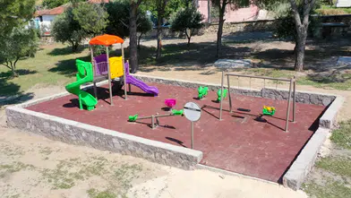 Saruhanlı'da Gözlet Mahallesi'ne yeni çocuk oyun parkı
