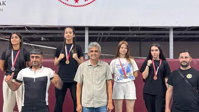 AKHİSAR’DA MUAYTHAİ ŞAMPİYONASI NEFES KESTİ