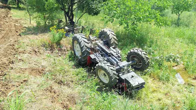 Feci kaza: Sürücü traktörün altında kaldı