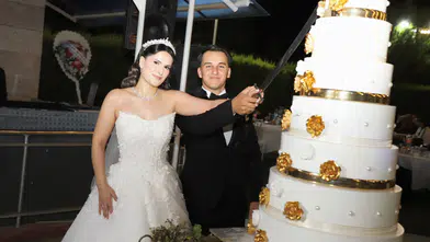 NAZLI İLE OĞUZHAN 8 YIL BİRLİKTELİĞİ EVLİLİKLE TAÇLANDIRDI