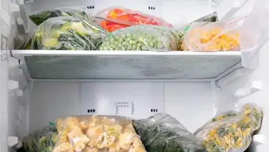 Sebzeleri doğrudan buzluğa atanlar dikkat! Bu adımlar lezzeti değiştiriyor