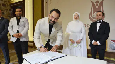 Mücahit Arınç nikah şahidi oldu: Ebru ile Osman hayatını birleştirdi