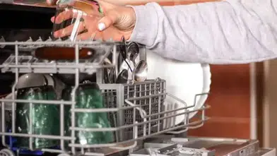 Bulaşıklar Makineden Buğulu Çıkıyorsa Nedeni Bu Olabilir! İşte En Sık Yapılan Hatalar