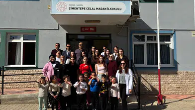 MANİSA'DA ÜNİVERSİTELİ GENÇLER MİNİK KALPLERE DOKUNDU