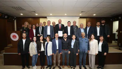 YENİ Parti Yunusemre İlçe Başkanı Yalçın Arçak mazbatasını aldı