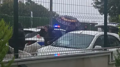 Okuldaki bekçi veliyi ayağından vurdu