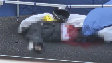 Feci kaza: Motosikletlinin üstünden otobüs geçti!