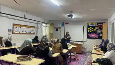 Manisa'da ebeveyniler çocuk gelişimini öğreniyor