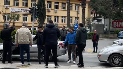 Madde bağımlısı genç trafiği birbirine kattı
