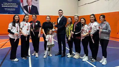 Selendi’de "Evinin Sultanları" voleybol turnuvası düzenlendi