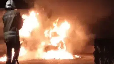 Park halindeki motosiklet alevlere teslim oldu