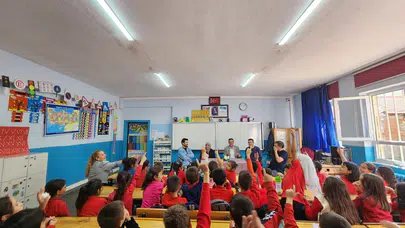 İlkokul öğrencilerinden muhtarlar günü etkinliği