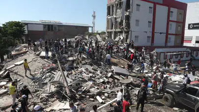 Kolombiya'da son 10 yılın en şiddetli depremi: 7.4 ile sarsıldılar, en az 111 ölü