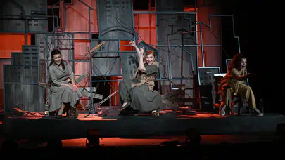 'Sen İstanbul'dan güzelsin' oyununa sanat severlerden tam not