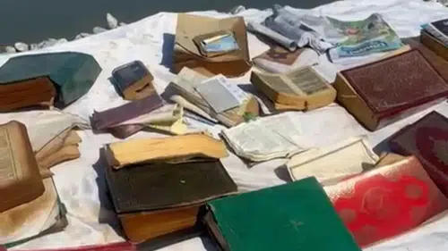 Atılmış vaziyette çok sayıda dini kitap bulundu